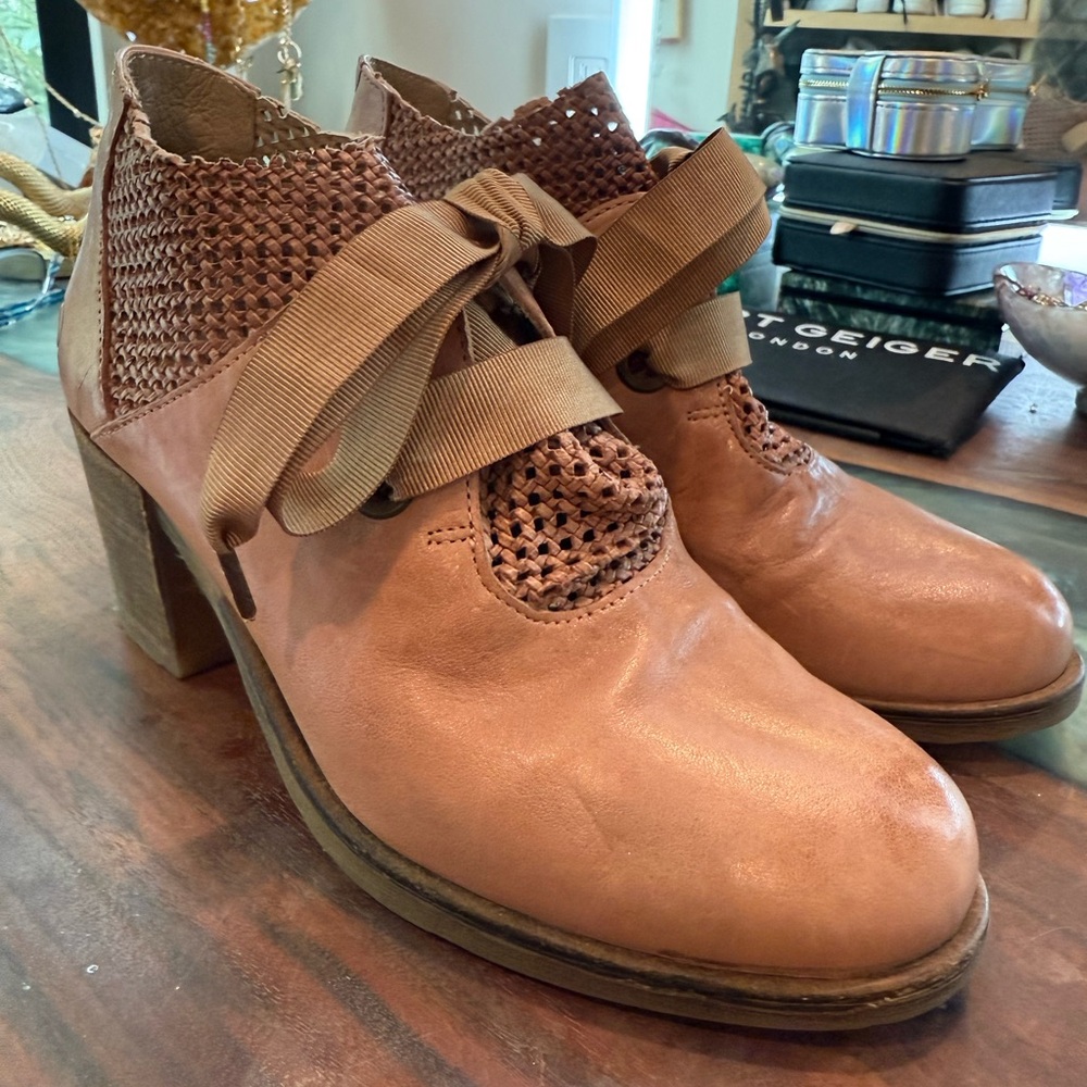 Tan Leather Heeled Boots with Bow Accent